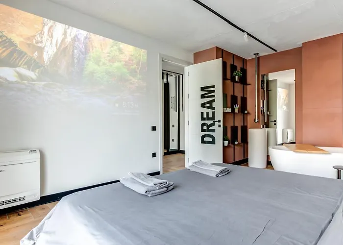 Amuse Bouche By Skabrin * Bansko